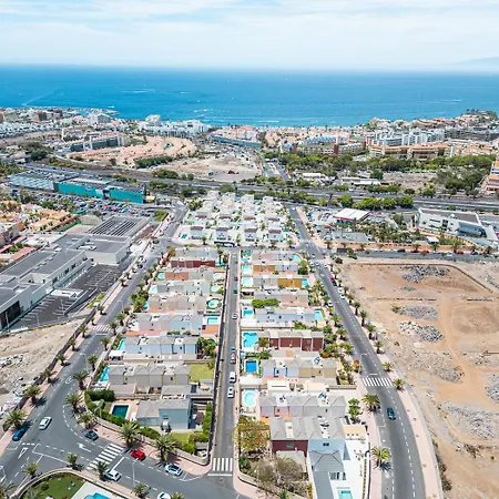 Cozy In Madronal De Fanabe With Large Private Pool アデヘ